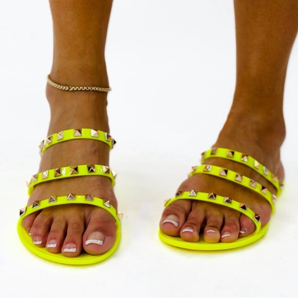 ⭐️NEW - Wild Diva Lounge - Yellow Summer Sandal - Woman's Size 6